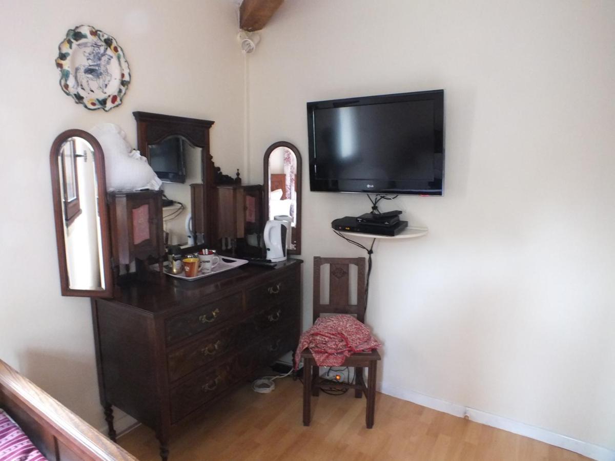 Country B&B Saint-Pierre-d'Eyraud Екстер'єр фото